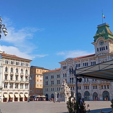 Casa Vacanze Trieste - Vista Piazza Unita Exteriör bild