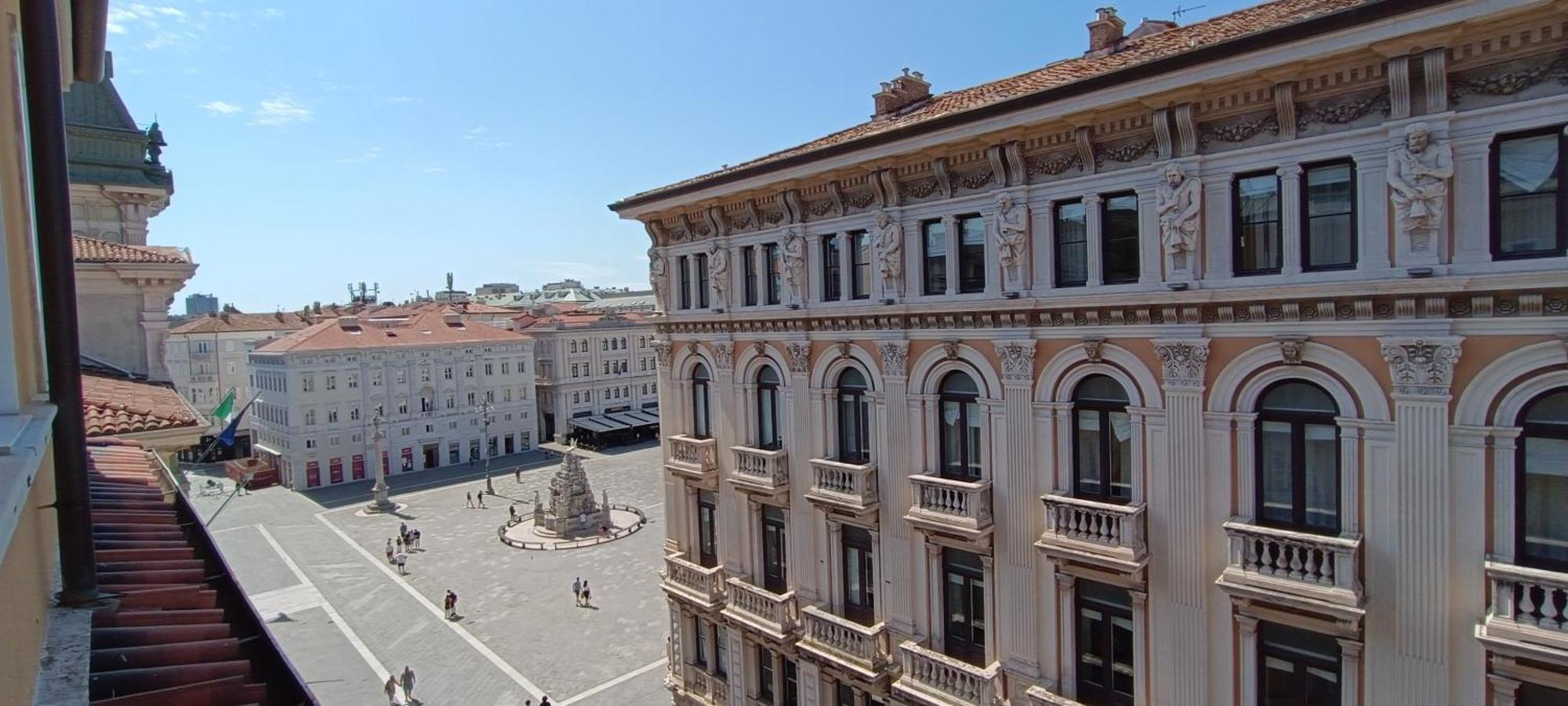 Casa Vacanze Trieste - Vista Piazza Unita Exteriör bild