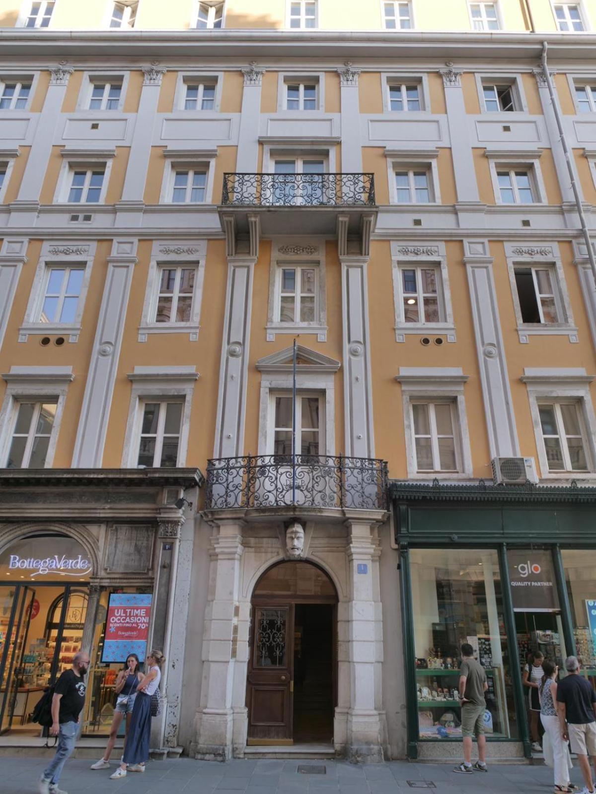Casa Vacanze Trieste - Vista Piazza Unita Exteriör bild