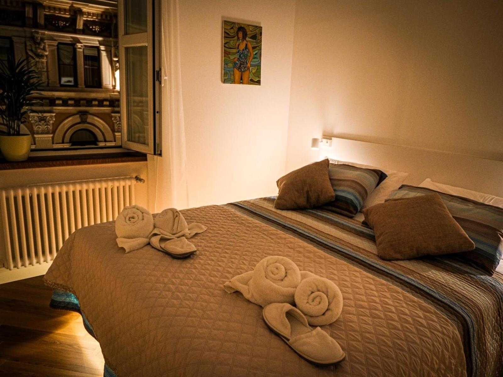 Casa Vacanze Trieste - Vista Piazza Unita Exteriör bild