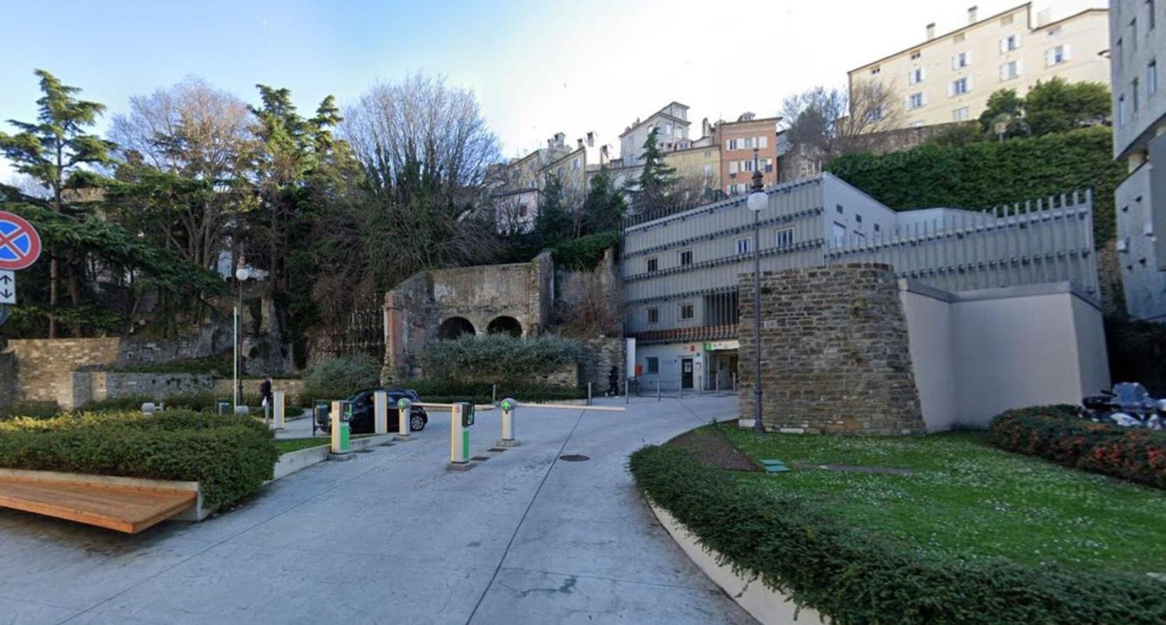Casa Vacanze Trieste - Vista Piazza Unita Exteriör bild